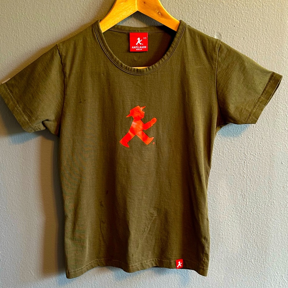 AMPELMANN BERLIN T-SHIRT. SIZE XS.